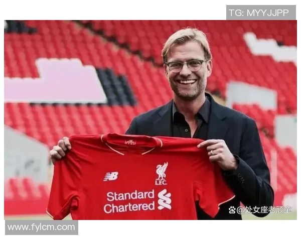 足球球星儿子惊艳亮相 长相遗传父亲基因引发热议